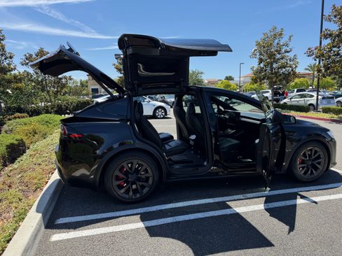 Used 2023 Tesla Model X Plaid image 11