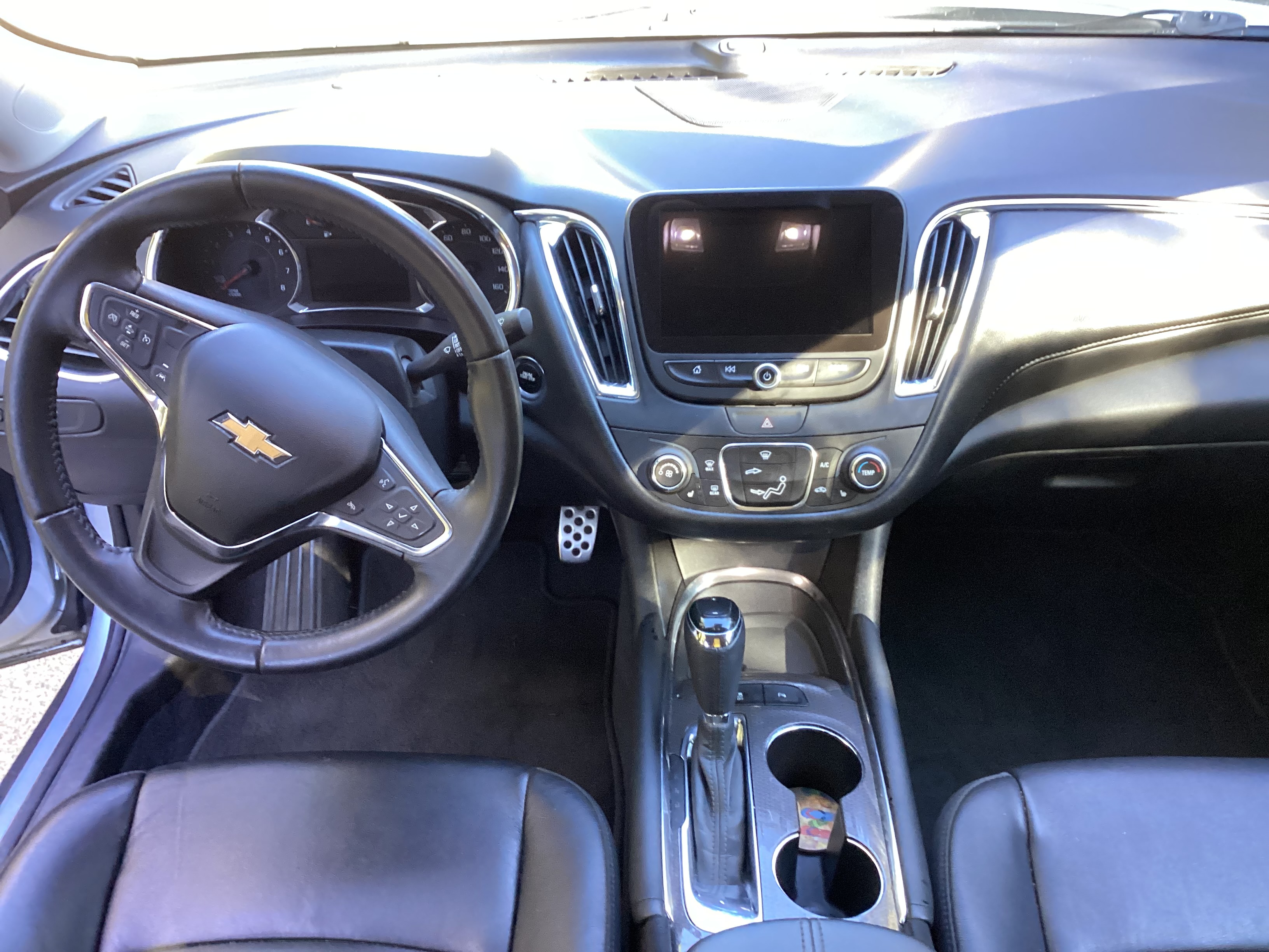 Used 2017 Chevrolet Malibu LT w/ Leather Package FWD image 5