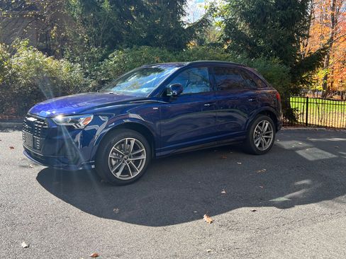 Used 2025 Audi Q3 2.0T Premium w/ Convenience Package image 2