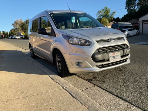 Used 2015 Ford Transit Connect XLT image 2