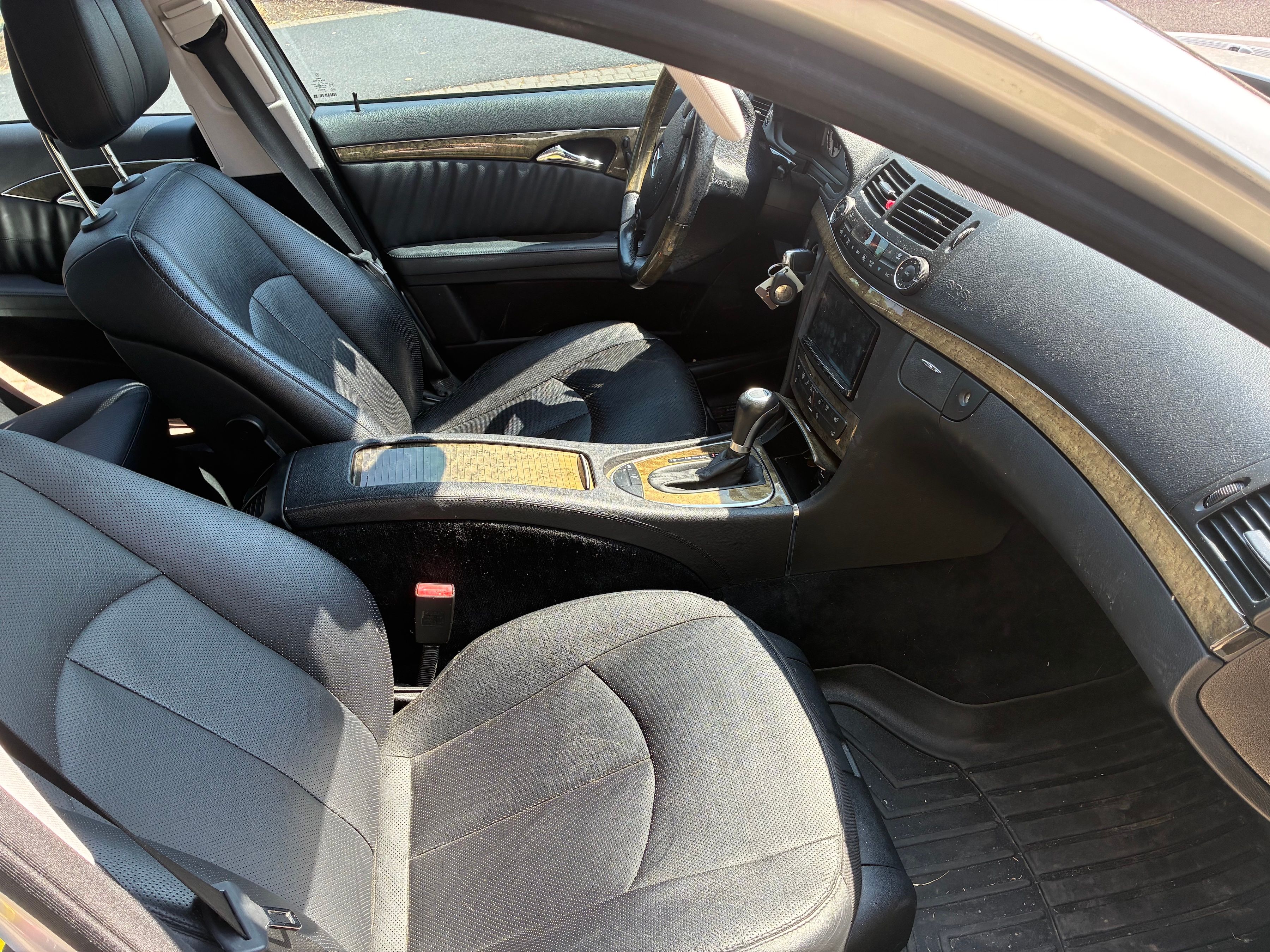 Used 2007 Mercedes-Benz E 550 4MATIC Sedan image 9
