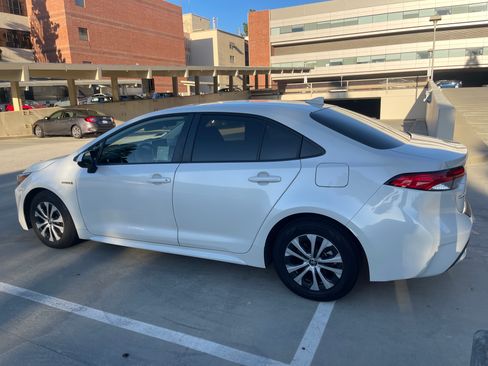 Used 2021 Toyota Corolla LE w/ Carpet Mat Package (TMS) image 11