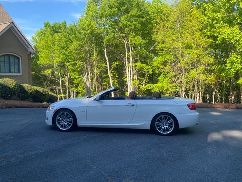 Used 2012 BMW 335i Convertible image 2