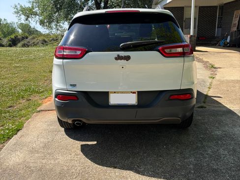 Used 2016 Jeep Cherokee 75th Anniversary FWD image 5