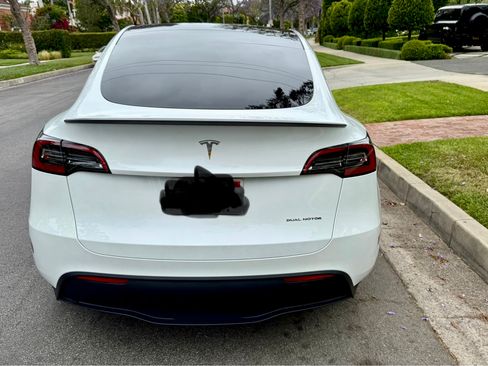 Used 2023 Tesla Model Y Long Range image 4