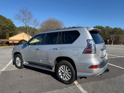 Used 2015 Lexus GX 460 w/ Premium Package image 2