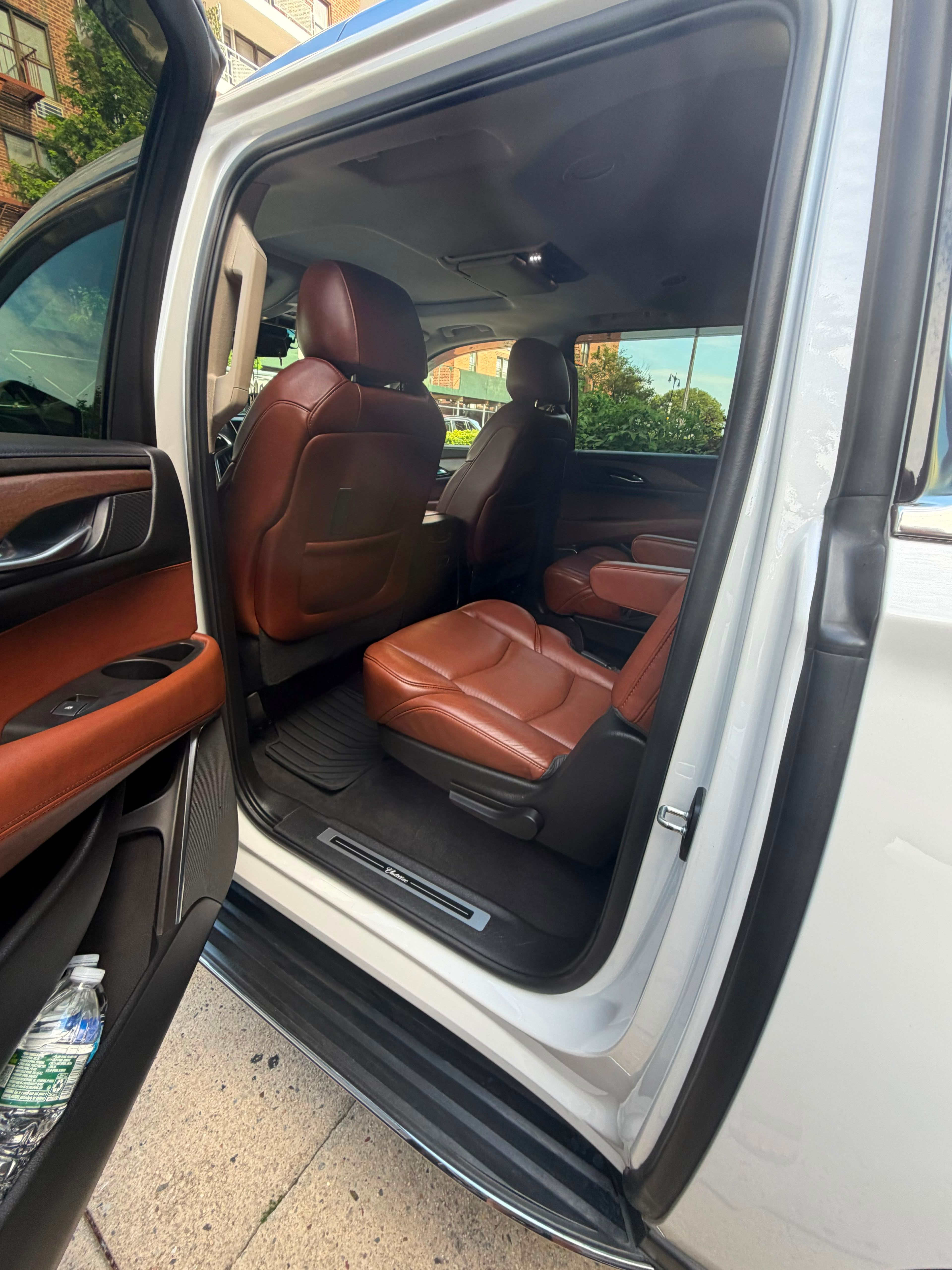 Used 2017 Cadillac Escalade ESV Luxury AWD/4WD image 12