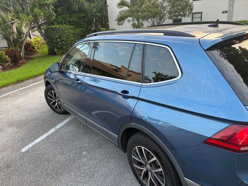 Used 2018 Volkswagen Tiguan SE w/ Panoramic Sunroof Package FWD image 5