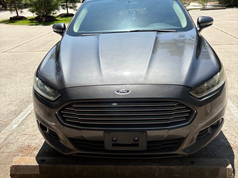 Used 2015 Ford Fusion SE w/ Equipment Group 202A FWD image 9