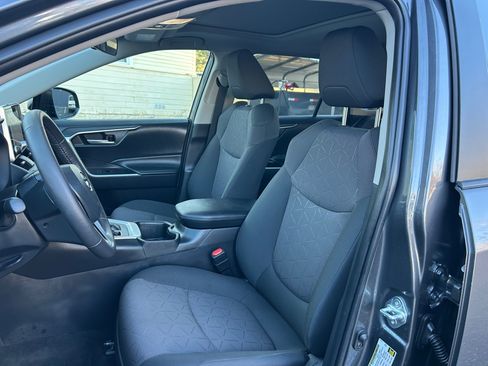 Used 2023 Toyota RAV4 XLE w/ Convenience Package image 11
