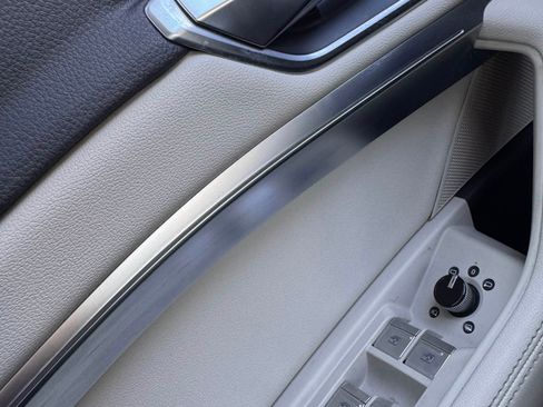 Used 2019 Audi e-tron Premium Plus image 11