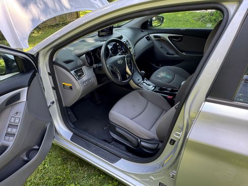 Used 2013 Hyundai Elantra GLS w/ Preferred Pkg FWD image 14