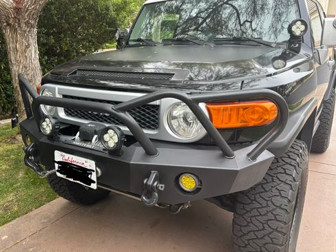 Used 2012 Toyota FJ Cruiser 4WD w/ Convenience Pkg image 2
