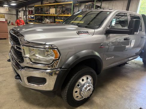 Used 2022 RAM 5500 Tradesman w/ Chrome Appearance Group AWD/4WD image 8