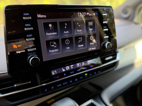 Used 2021 Toyota Sienna Platinum image 4