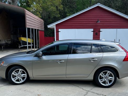 Used 2015 Volvo V60 T5 Premier Plus image 5