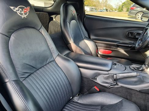 Used 2004 Chevrolet Corvette Z06 w/ Z06 Preferred Equipment Group image 9