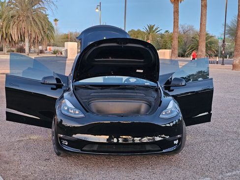 Used 2022 Tesla Model Y Performance image 4