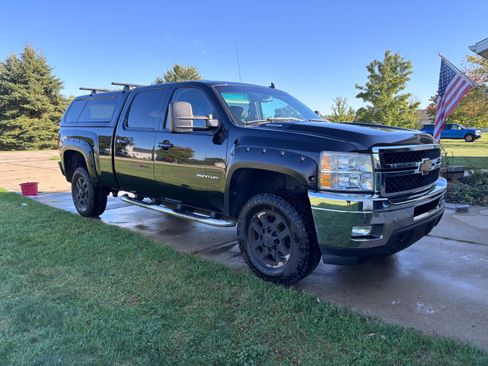 Used 2011 Chevrolet Silverado 2500 LTZ w/ LTZ Plus Package image 2