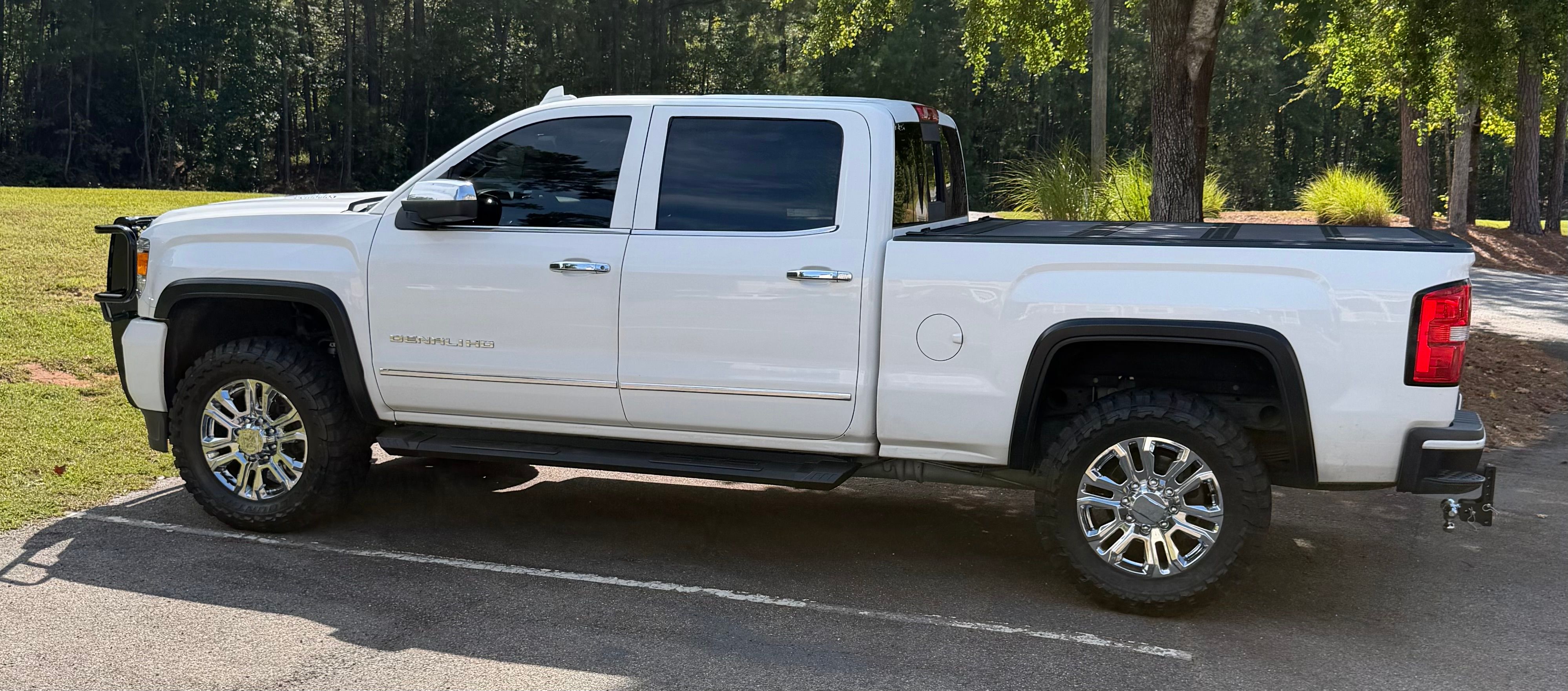 Used 2015 GMC Sierra 2500 Denali w/ Duramax Plus Package AWD/4WD image 2