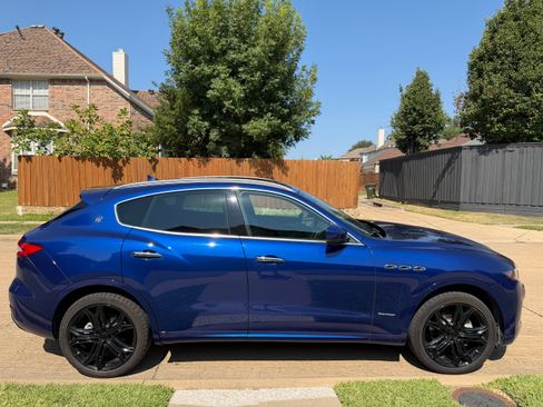 Used 2019 Maserati Levante GranLusso AWD/4WD image 5