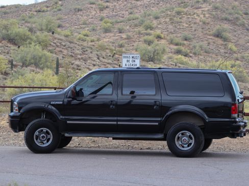 Used 2005 Ford Excursion Limited image 2