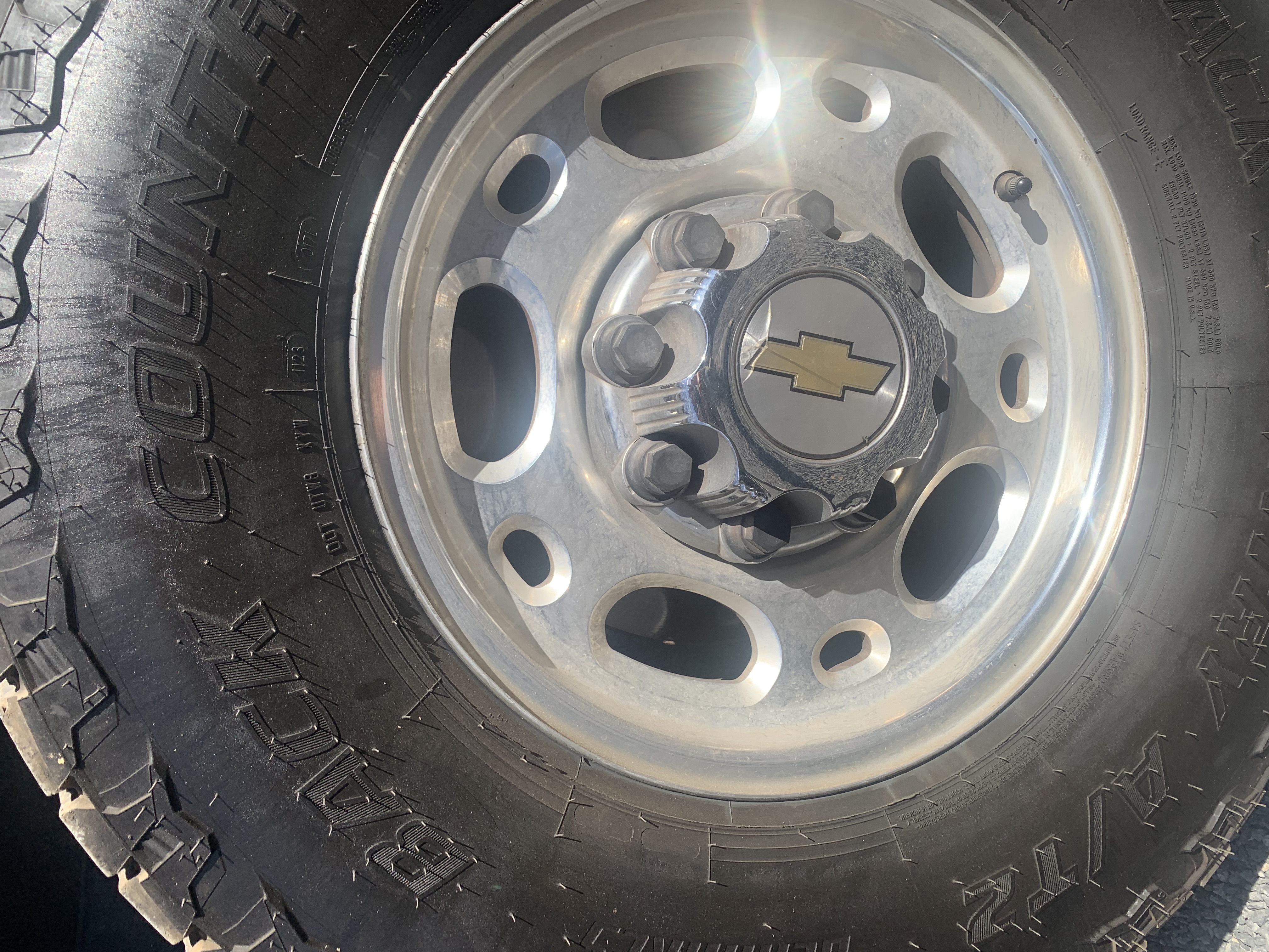 Used 2004 Chevrolet Avalanche 2500 w/ Preferred Equipment Group AWD/4WD image 11