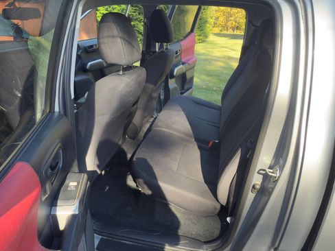 Used 2016 Toyota Tacoma SR5 image 9