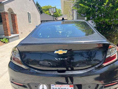 Used 2017 Chevrolet Volt Premier w/ Driver Confidence II Package FWD image 4