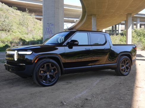 Used 2026 Rivian R1T Premium image 1