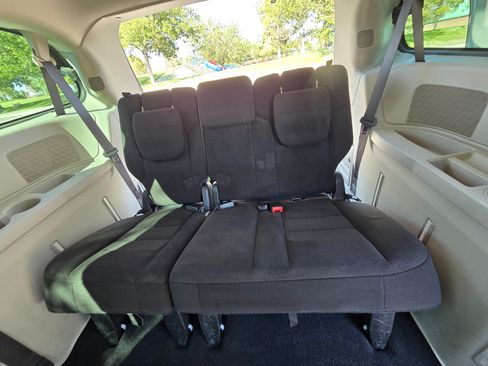 Used 2015 Dodge Grand Caravan American Value Package w/ UConnect Hands-Free Group FWD image 25