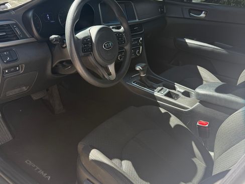 Used 2018 Kia Optima LX w/ 17" Alloy Wheels Package FWD image 8