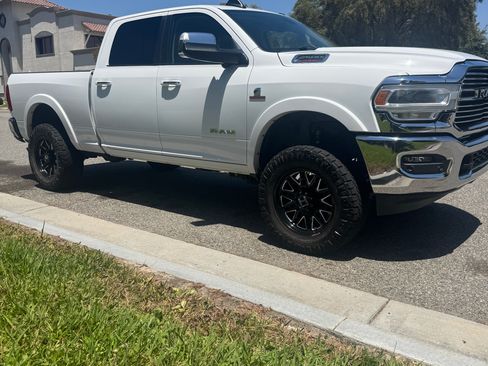 Used 2020 RAM 2500 Laramie AWD/4WD image 1