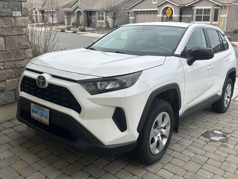 Used 2022 Toyota RAV4 LE image 1