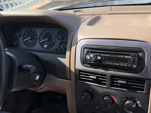 Used 2004 Jeep Grand Cherokee Laredo w/ Convenience Group RWD image 4