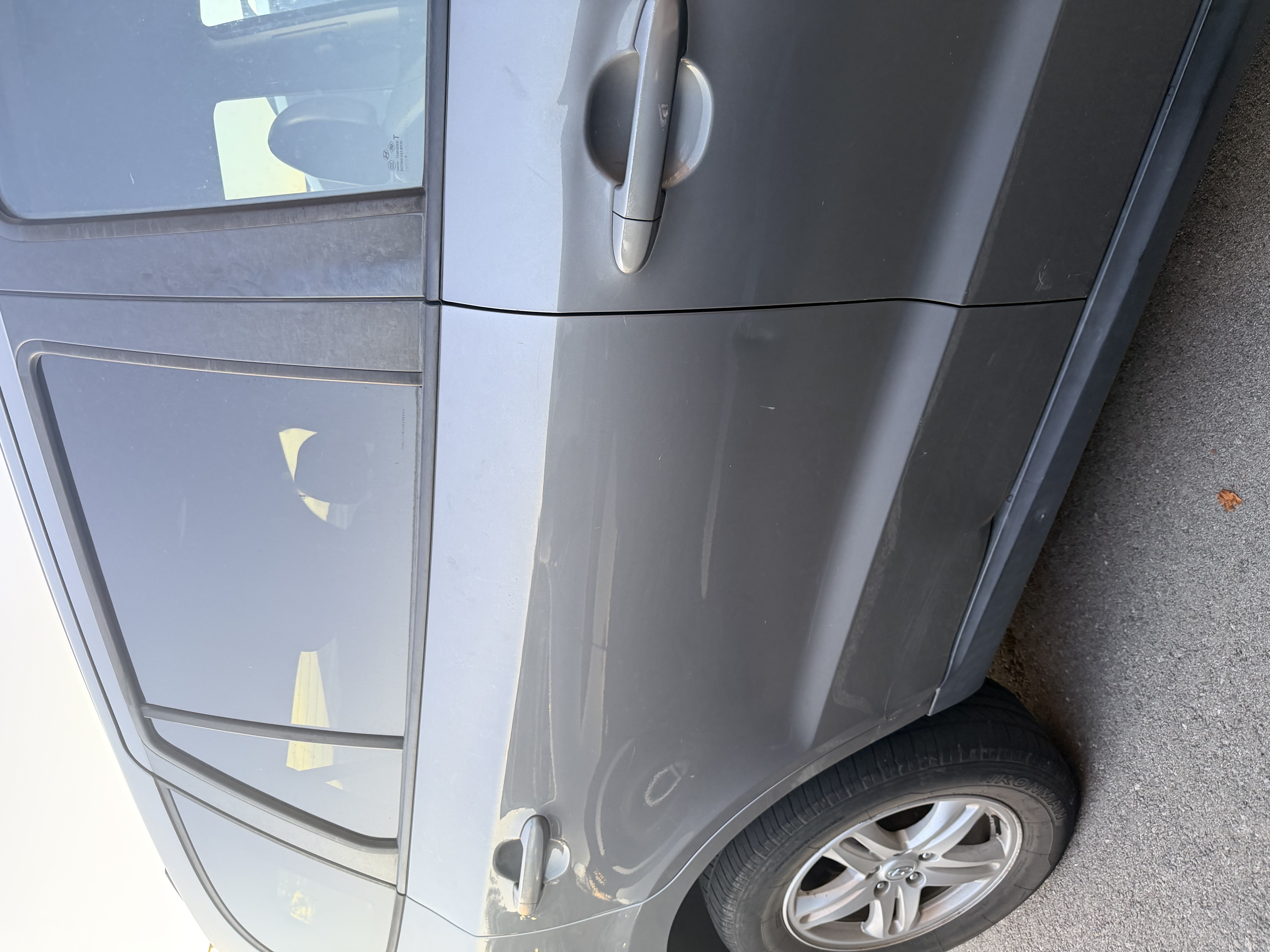 Used 2010 Hyundai Santa Fe GLS FWD image 13