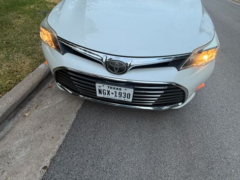 Used 2017 Toyota Avalon XLE Premium FWD image 4