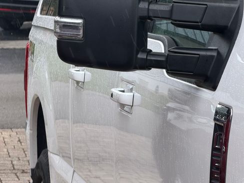 Used 2017 Ford F250 Lariat w/ Lariat Ultimate Package image 5