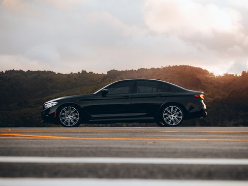 Used 2019 BMW 540i w/ M Sport Package image 4