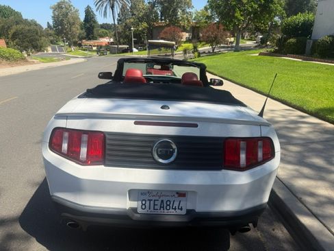Used 2011 Ford Mustang GT Premium w/ Electronics Pkg RWD image 9
