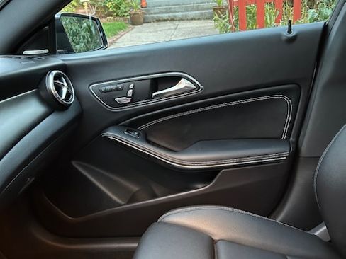 Used 2018 Mercedes-Benz CLA 250 4MATIC image 8