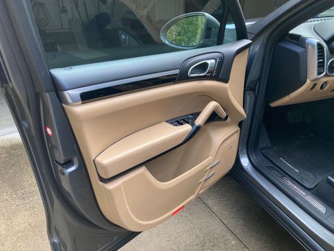 Used 2015 Porsche Cayenne Diesel AWD/4WD image 11