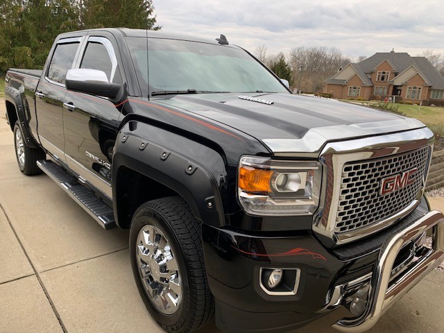Used 2016 GMC Sierra 2500 Denali w/ Duramax Plus Package AWD/4WD image 1