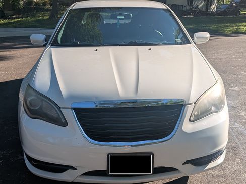 Used 2013 Chrysler 200 Touring w/ S Exterior Appearance Pkg FWD image 4