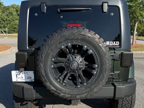 Used 2012 Jeep Wrangler Unlimited Sahara w/ Connectivity Group AWD/4WD image 11