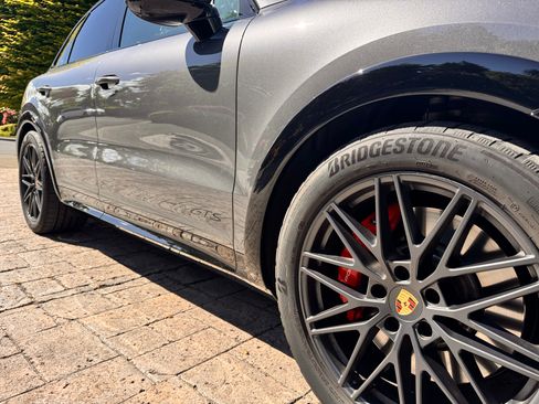 Used 2025 Porsche Cayenne GTS AWD/4WD image 26