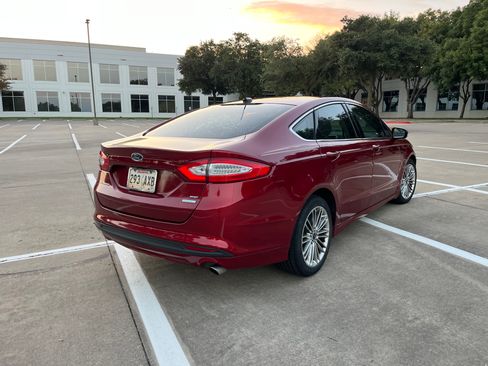Used 2014 Ford Fusion SE w/ Equipment Group 202A FWD image 6