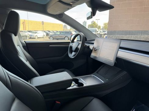 Used 2023 Tesla Model Y Performance image 6