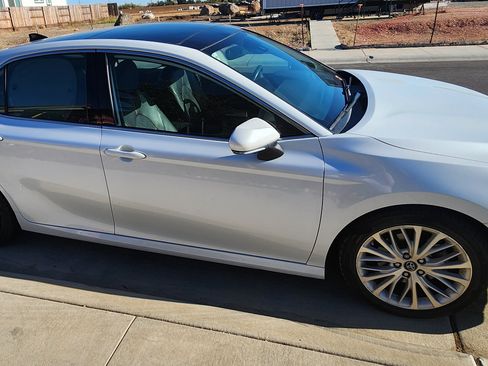Used 2019 Toyota Camry XLE FWD image 2