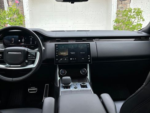 Used 2023 Land Rover Range Rover First Edition image 10